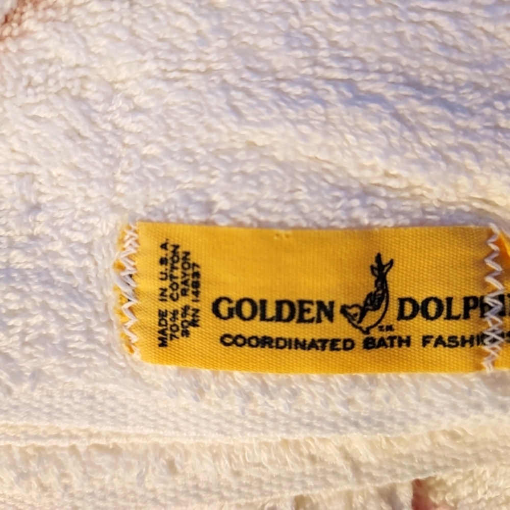 Vintage 1960's Golden Dolphin Rose Flower Bath Towel. - Picture 5 of 7